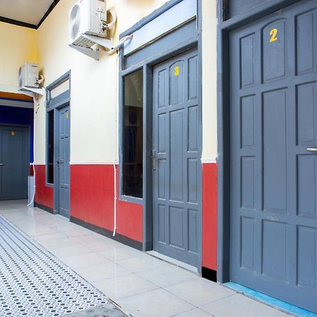 Spot On 2473 Buana Jaya Guest House Cilacap Exterior photo